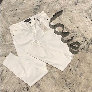 Harper -Francesca’s white mid rise step hem skinny